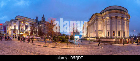 Das Empire Theater und St Georges Hall Panorama Abendzeit. Stockfoto