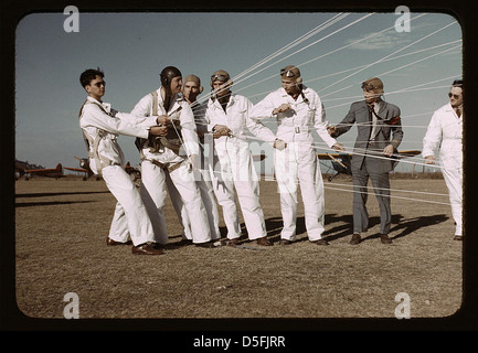 Lehrer, Schüler, Meacham Field, zu erklären, den Betrieb des Fallschirms Fort Worth, Texas (LOC) Stockfoto