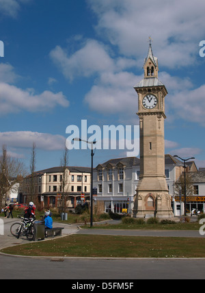 Barnstaple Clock Tower, dessen vier Gesichter, haben unterschiedliche viermal, bekannt als Four-faced Liar Clock, Devon, UK Stockfoto