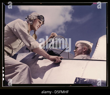 Fähnrich Noressey und Cadet Thenics an der Naval Air base, Corpus Christi, Texas (LOC) Stockfoto