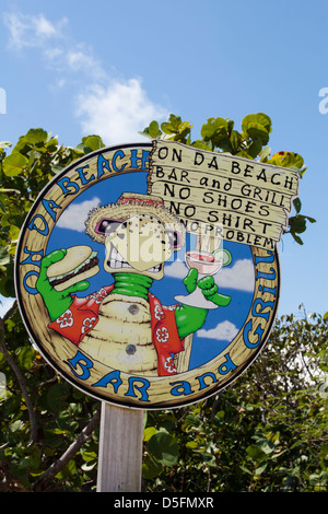 Ein Zeichen Werbung auf Da Beachbar und Grill am Elbow Cay, Bahamas. Stockfoto