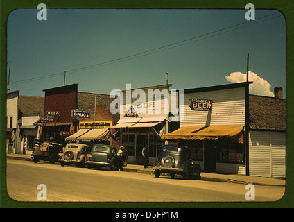 Auf der Hauptstraße von Cascade, Idaho... (LOC) Stockfoto