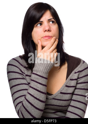 Porträt der nachdenkliche junge Frau mit Hand am Kinn isoliert auf weißem Hintergrund Stockfoto
