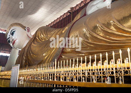 Liegender Buddha, Chaukhtatgyi Pagode, Yangon (Rangoon), Myanmar (Burma) Stockfoto