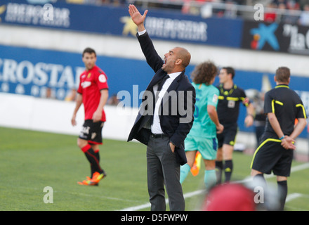 Pep Guardiola, Barcelonas Fußball-Trainer, Gesten während einem Fußballspiel zwischen Barcelona und Mallorca Stockfoto