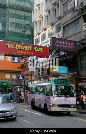 Belebte Straße in Mong Kok, Hong Kong, Asien Stockfoto