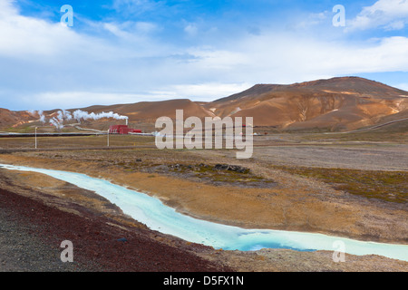 Geothermische Kraftwerk in Island an sonnigen Sommertag. Horizontalen Schuss Stockfoto