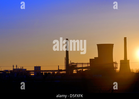 Industrielle Sonnenuntergang schießen im Frühling Stockfoto