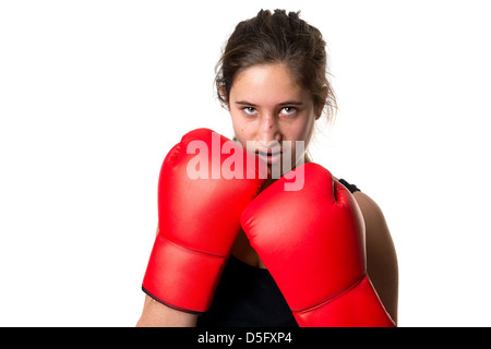 Junges Mädchen Boxer posiert mit Handschuhe isoliert in weiß Stockfoto