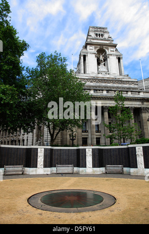 Tower Hill Memorial gedenkt der Handelsmarine und Flotten, die in beiden Weltkriegen, Trinity Square, London gestorben Stockfoto