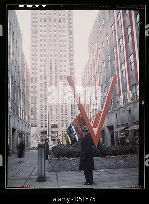 Vereinten Nationen zeigen durch OWI in Rockefeller Plaza, New York, N.Y. Blick auf Eingang von der 5th Avenue (LOC) Stockfoto