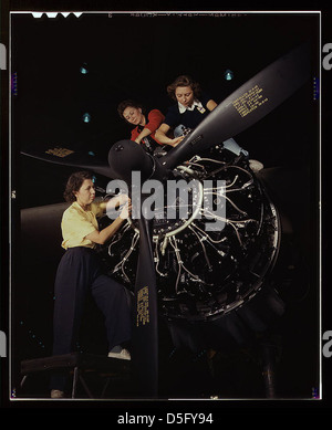 Die sorgfältigen Hände von Frauen werden in präzisen Flugzeugmotoreninstallationsaufgaben bei Douglas Aircraft Company, Long Beach, Kalifornien, geschult. (LOC) Stockfoto