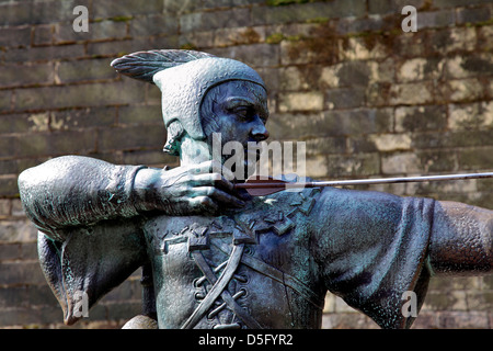 Statue von Robin Hood außerhalb Nottingham Castle, Stadtzentrum Nottingham, Nottinghamshire, England, UK Stockfoto