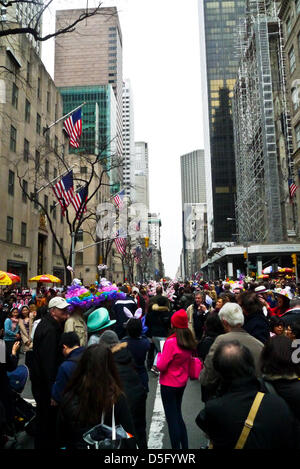 New York City, USA. 31. März 2013. Szenen aus 2013 Osterparade und Oster Bonnet Festival am 31. März 2013 in New York City. Bildnachweis: Donald Bowers/Alamy Live-Nachrichten Stockfoto