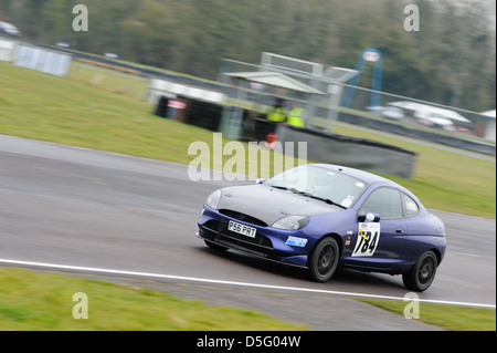 Ein Autorennen rund um Schloss Combe Rennstrecke auf den Bristol Motor Club Great Western Sprint 2013. Stockfoto
