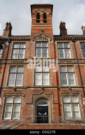 Die viktorianische Flügel und Eingang des ehemaligen Jessop Krankenhaus, jetzt die Musik-Abteilung der University of Sheffield. Stockfoto