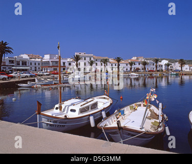 Traditionelle Fischerboote im Hafen, Fornells, Menorca, Balearen, Spanien Stockfoto