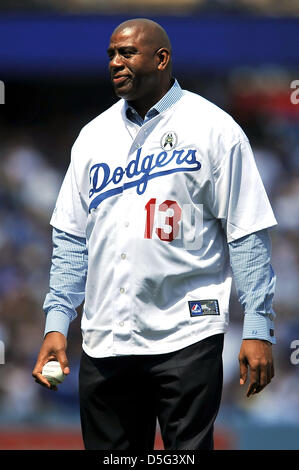 1. April 2013 Los Angeles, Kalifornien. Los Angeles Dodger Co Besitzer Earvin Magic Johnson wird vor dem Öffnung Tag Hauptliga-Baseball-Spiel zwischen den Los Angeles Dodgers und den San Francisco Giants im Dodger Stadium eingeführt... Die Los Angeles Dodgers besiegen die San Francisco Giants 4-0.Louis Lopez/CSM Stockfoto