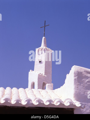 Dach und Schornstein von weiß getünchten Angeln Dorfentwicklung von Binibeca, Menorca, Balearen, Spanien Stockfoto