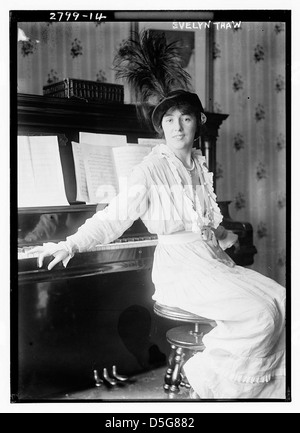 Dieses Bild zeigt Evelyn Nesbit, eine ikonische Figur, die mit dem „Gibson Girl“-Bild des frühen 20. Jahrhunderts assoziiert ist, und ihre Hochzeit mit Harry Tau, die wegen des „Mordes des des Jahrhunderts“ berüchtigt wurde. Das Foto zeigt sie in sitzender Pose, mit Stanford Whites tragischer Verbindung. Nesbit war eine Schlüsselfigur in einem sensationellen öffentlichen Prozess in den frühen 1900er Jahren Stockfoto