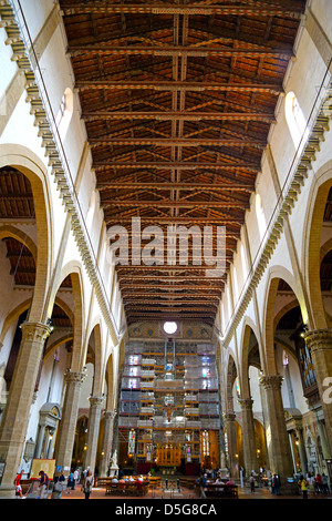 Das Innere der historischen Basilika Santa Croce in Florenz Italien Stockfoto