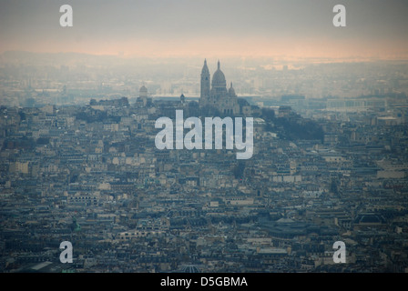 Sacre Coeur sitting on Top of Montmartre in Paris Stockfoto