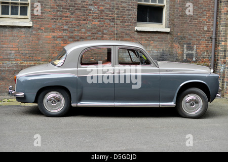 Rover P4 Oldtimer bei einer Show in Chatham Dockyard, den Satz des Anrufs die Hebamme Stockfoto