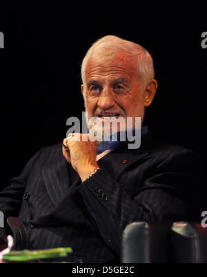 St. Petersburg, Russland. 31. März 2013. Jean-Paul Belmondo Rezital in St.Petersburg,Russia.Pictured: französischen Schauspieler Jean-Paul Belmondo. Kredit Bild: Kredit-: PhotoXpress/ZUMAPRESS.com/Alamy Live-Nachrichten Stockfoto