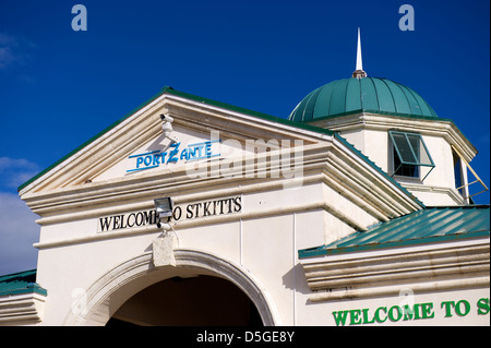 Port Zante, die Uferpromenade und Hafengebiet von Basseterre, St. Kitts, Karibik-Kreuzfahrt Stockfoto