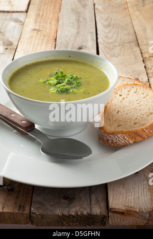 Brokkoli-Cremesuppe Stockfoto