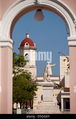 Die Statue von Jose Marti und der Kathedrale Cathedral De La Purisma Concepción in Cienfuegos, Kuba, Karibik Stockfoto