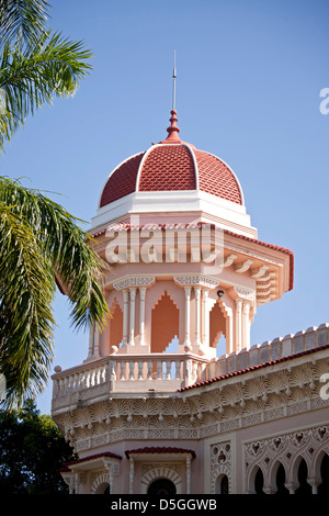 Turm des maurischen Palacio de Valle oder Valle Palace in Punta Gorda, Bahía de Cienfuegos, Cienfuegos, Kuba, Karibik Stockfoto