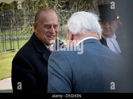 Cambridge, UK. 2. April 2013. Prinz Philip und Sir David Attenborough im Senat-Haus in Cambridge UK heute bei der Vorstellung der Cambridge Erhaltung Initiative. Bildnachweis: JAMES LINSELL-CLARK / Alamy live News Stockfoto