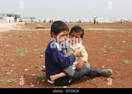 Azaz Flüchtlingslager, Syrien. 2. April 2013. Abgebildet ist der Azaz Flüchtlingslager nahe der Bab Al-Salama-Grenzübergang zwischen der Türkei und Syrien in Azaz, Syrien, 2. April 2013. Mehr als 1.000 Menschen vor allem Frauen, Kinder und ältere Menschen leben und werden von internationalen Hilfsorganisationen im Camp betreut. Täglich kommen neue Flüchtlinge aus den Konfliktgebieten, aber viele Familien für ihre Häuser verlassen täglich, weil die Bedingungen in den Flüchtlingslagern unerträglich sind. Foto: Thomas Rassloff/Dpa/Alamy Live News Stockfoto