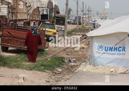 Azaz Flüchtlingslager, Syrien. 2. April 2013. Abgebildet ist der Azaz Flüchtlingslager nahe der Bab Al-Salama-Grenzübergang zwischen der Türkei und Syrien in Azaz, Syrien, 2. April 2013. Mehr als 1.000 Menschen vor allem Frauen, Kinder und ältere Menschen leben und werden von internationalen Hilfsorganisationen im Camp betreut. Täglich kommen neue Flüchtlinge aus den Konfliktgebieten, aber viele Familien für ihre Häuser verlassen täglich, weil die Bedingungen in den Flüchtlingslagern unerträglich sind. Foto: Thomas Rassloff/Dpa/Alamy Live News Stockfoto