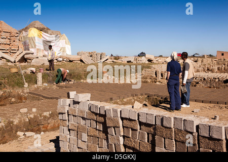 Antananarivo, Madagaskar touristischen Blick auf Backstein machen am Rande der Stadt Stockfoto
