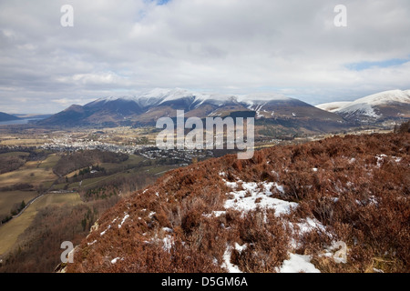 Keswick und Berg Skiddaw aus Walla Crag Seenplatte Cumbria UK Stockfoto