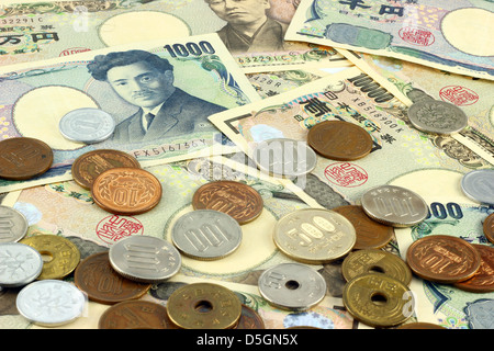 Japanische Yen-Scheine und Münzen Stockfoto