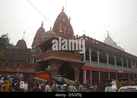 Der Shri Digambar Jain Lal Mandir Tempel ist der älteste und bekannteste Jain Tempel in Old Delhi, Indien. Der Tempel war der erste von vielen Schreinen Stockfoto