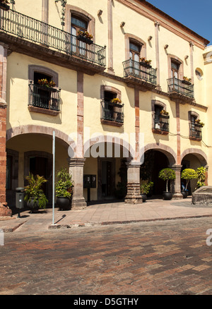 Alten kolonialen Gebäude neben dem Plaza de Armas in der Altstadt von Queretaro, Mexiko. Stockfoto