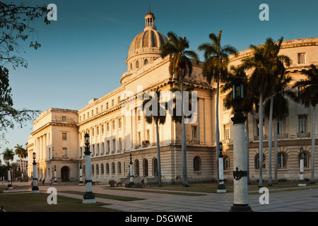 Kuba, Havanna, Havanna Vieja, Capitolio Nacional, Sonnenuntergang Stockfoto