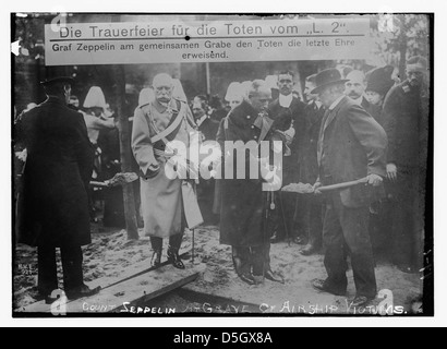 Graf Zeppelin am Grab des Luftschiffs Opfer (LOC) Stockfoto