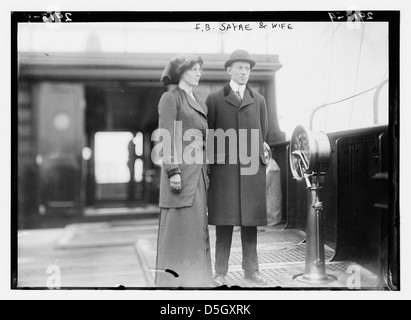 F.B. Sayre, Ehefrau Jessie Wilson und das vulkanische Schiff der AG sind auf diesem historischen Foto festgehalten. Das Bild zeigt sie auf dem Ozeanschiff SS George Washington mit bemerkenswerten Verbindungen zur US Navy, einschließlich der USS Catlin und anderen Schiffen. Stockfoto