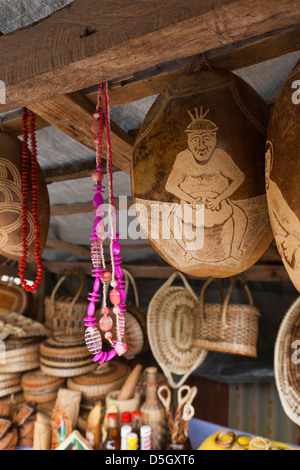 Dominica, Kalinago Barana Aute, Carib Heritage Village, souvenirs Stockfoto