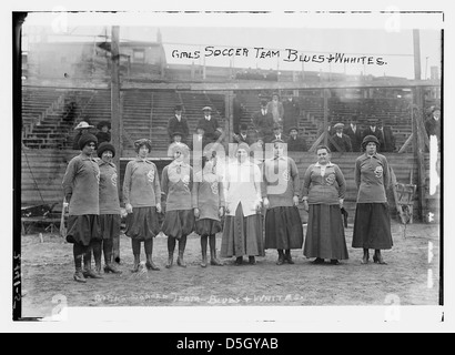 Mädchen-Fußballmannschaft - Blau und weiß (LOC) Stockfoto