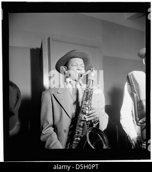 [Porträt von Illinois Jacquet, New York, N.Y., ca. Mai 1947] (LOC) Stockfoto