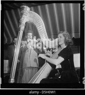 [Porträt von Joe Marsala und Adele Girard, Hickory House, New York, N.Y., zwischen 1946 und 1948] (LOC) Stockfoto