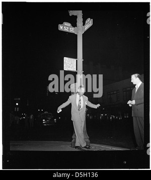 [Porträt von Dizzy Gillespie, 52nd Street, New York, N.Y., zwischen 1946 und 1948] (LOC) Stockfoto