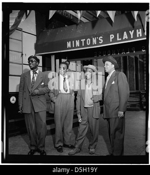 [Porträt von Thelonious Monk, Howard McGhee, Roy Eldridge und Teddy Hill, Minton's Playhouse, New York, N.Y., Ca. Sept. 1947] (LOC) Stockfoto