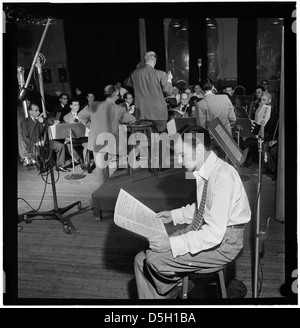 [Porträt von Frank Sinatra und Axel Stordahl, Liederkrantz Hall, New York, N.Y., ca. 1947] (LOC) Stockfoto